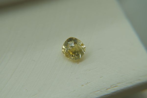 Vivid Yellow Sapphire - Rectangular - 1.45 ct - COR authenticated