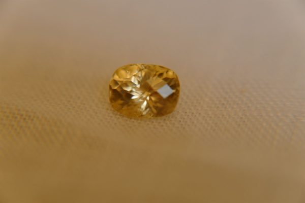 Vivid Gold/Yellow Sapphire - Rectangular - 2.45 ct - AGL certified
